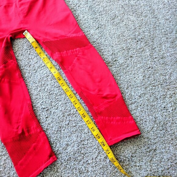 ⭐NWOT Red Fabletics Powerhold Compression Leggings⭐ - Picture 12 of 12